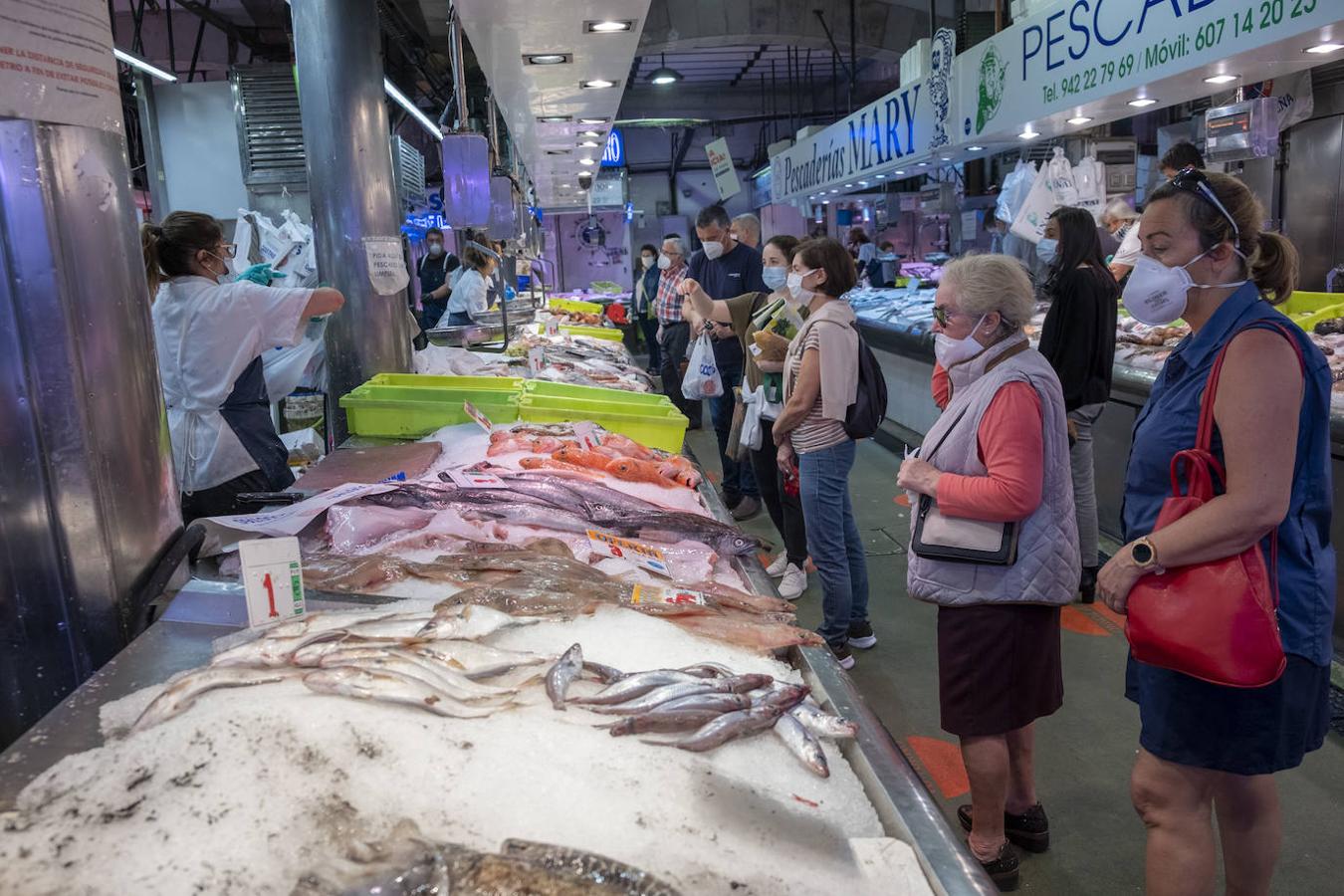 El Mercado de la Esperanza limita a 70 personas el aforo en la planta del pescado.