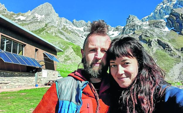 Macizo de Ubiña. Gummo y Tania son los guardas del refugio de Meicín, en Asturias, donde les sorprendió el estado de alarma.