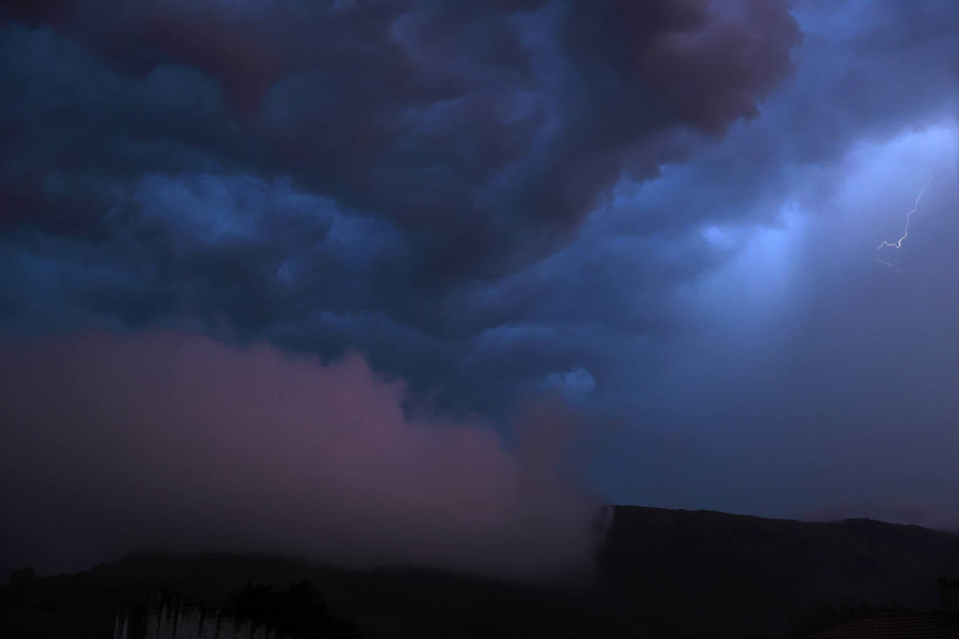 Fotos: La descomunal tormenta de rayos en Cantabria