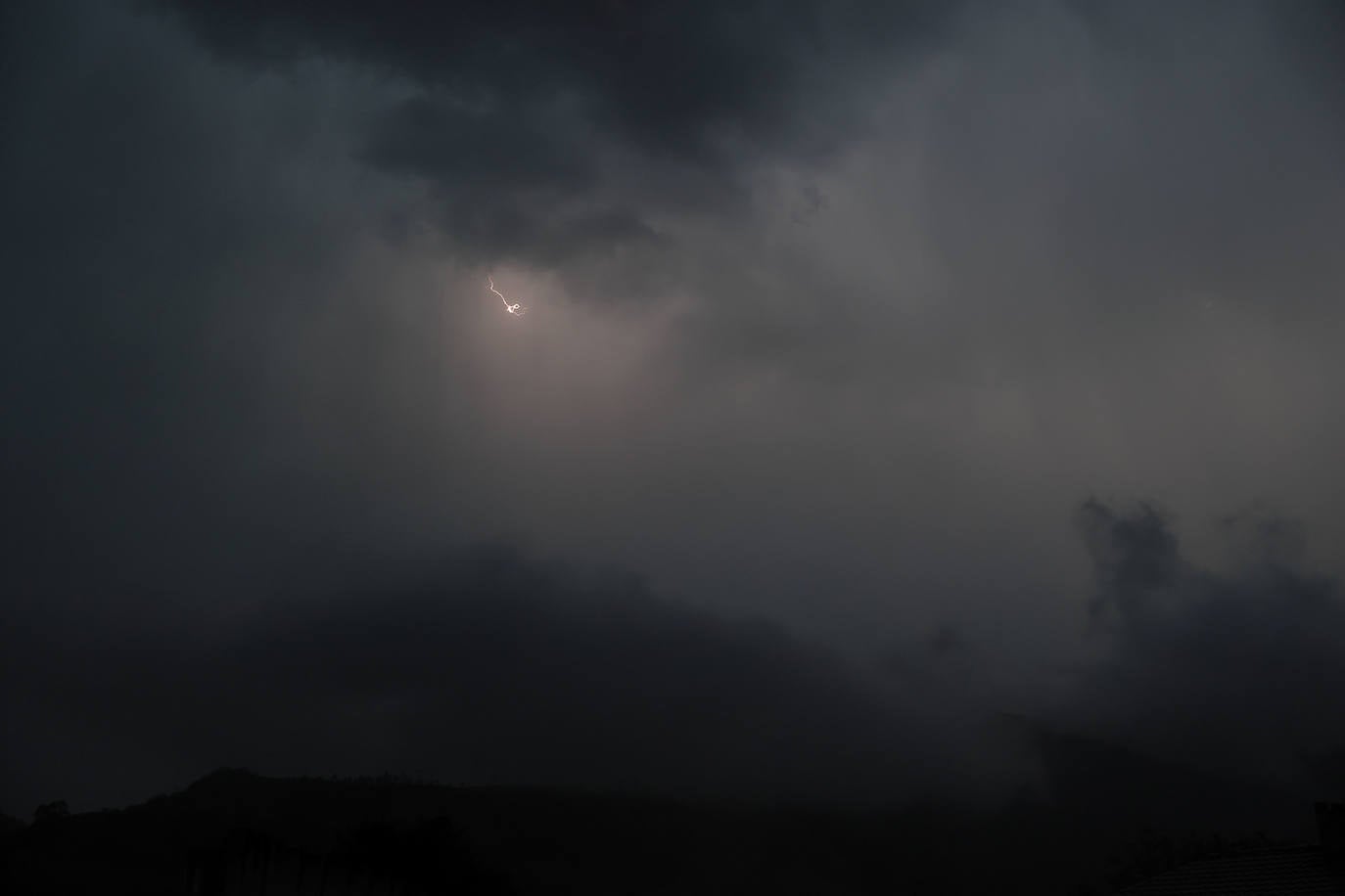 Fotos: La descomunal tormenta de rayos en Cantabria