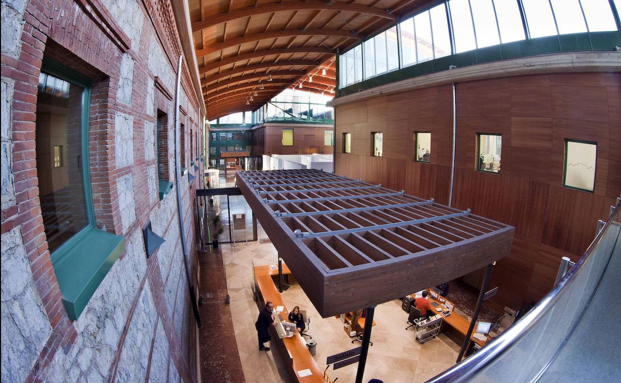 Vista del interior de la Biblioteca Central.