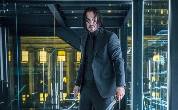 Imagen principal - Arriba, Keanu Reeves es el protagonista de 'John Wick'. Debajo, 'Azumi' y 'BuyBust'.