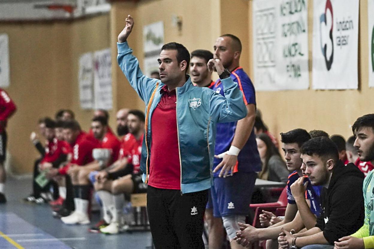 Víctor Montesinos entrenará al Liberbank