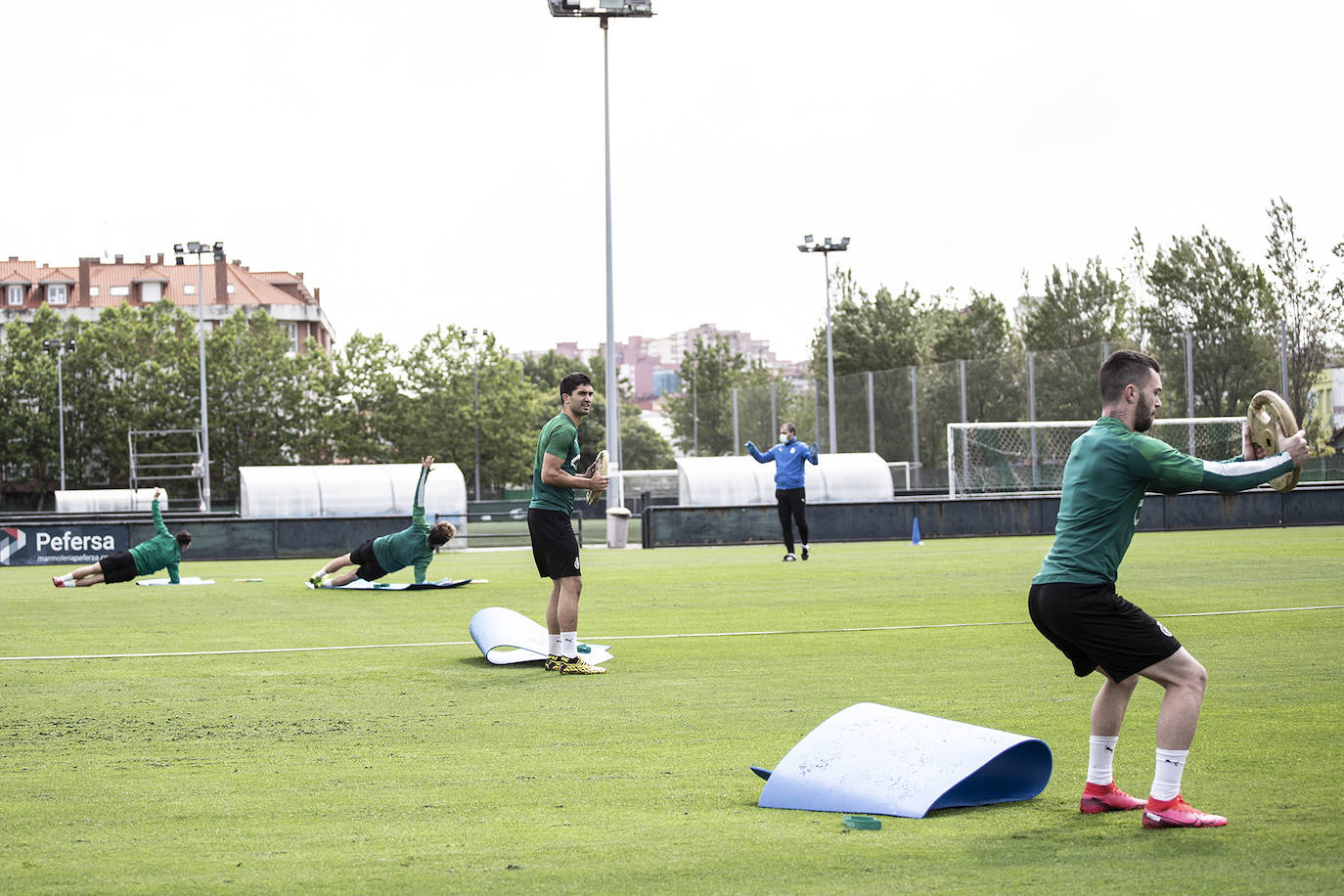 El equipo verdiblanco ha regresado a los entrenamientos dos meses después tras el parón motivado por la crisis sanitaria del coronavirus.