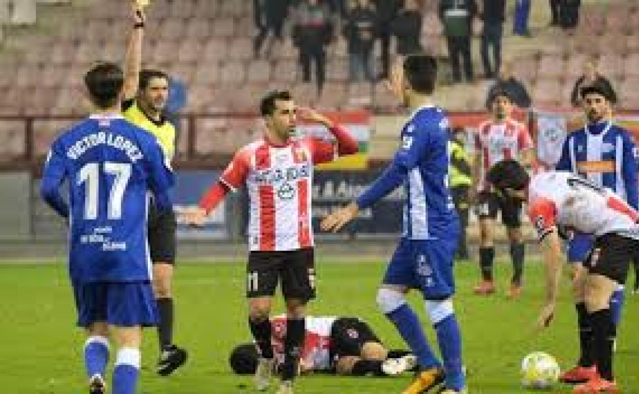 Imagen de un partido entre el Logroñés y el Alavés B. 