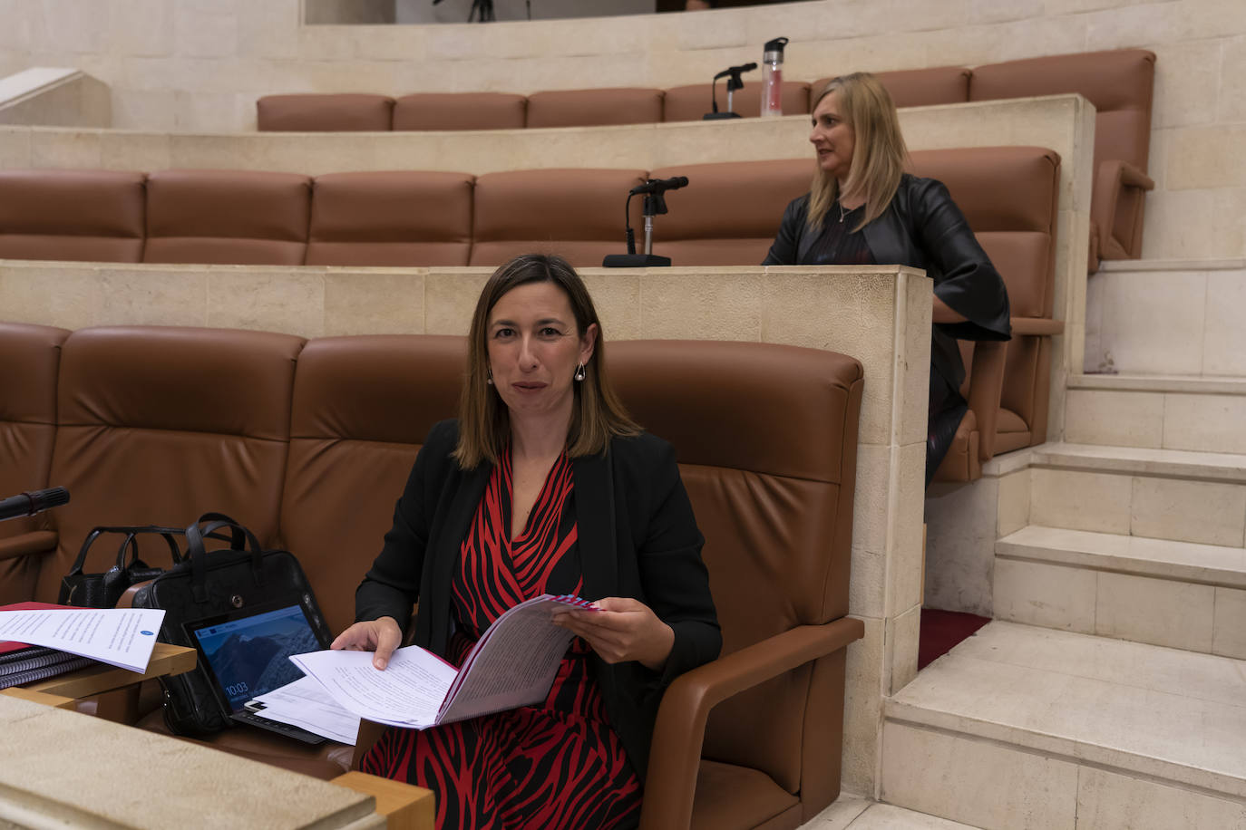 Fotos: Intervención de la consejera de Economía en la comisión especial del COVID-19 en el Parlamento de Cantabria