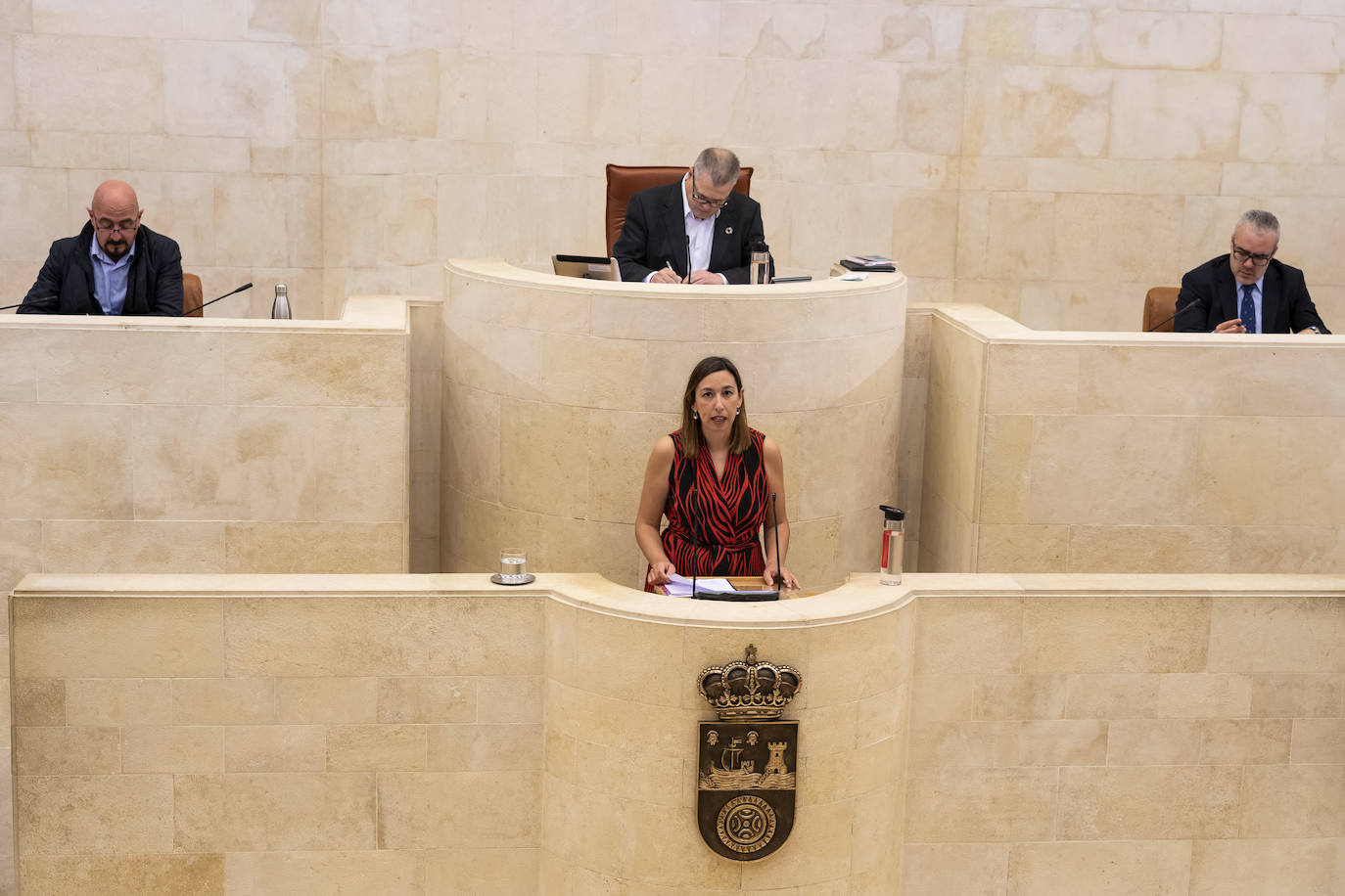 Fotos: Intervención de la consejera de Economía en la comisión especial del COVID-19 en el Parlamento de Cantabria