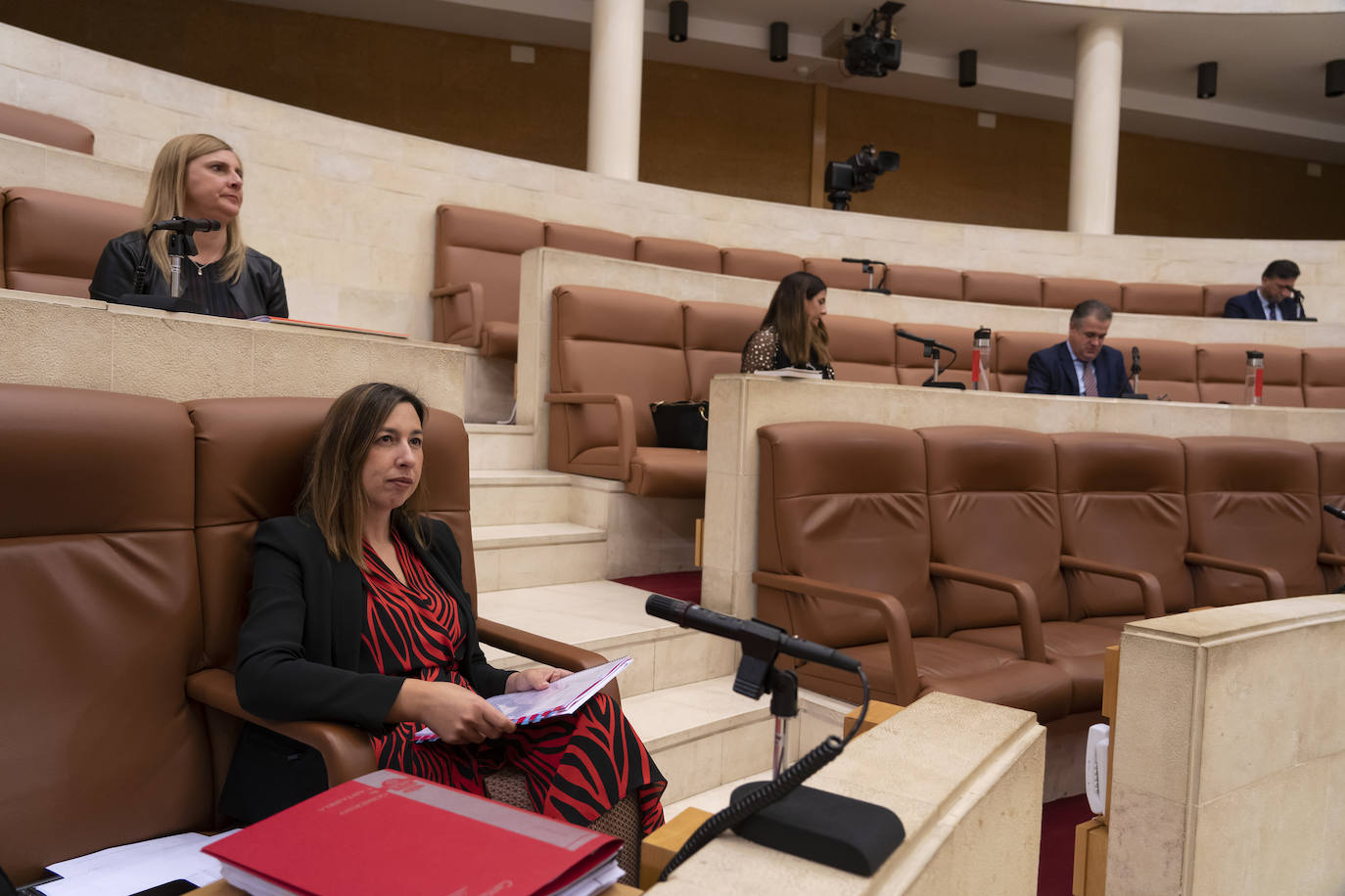 Fotos: Intervención de la consejera de Economía en la comisión especial del COVID-19 en el Parlamento de Cantabria