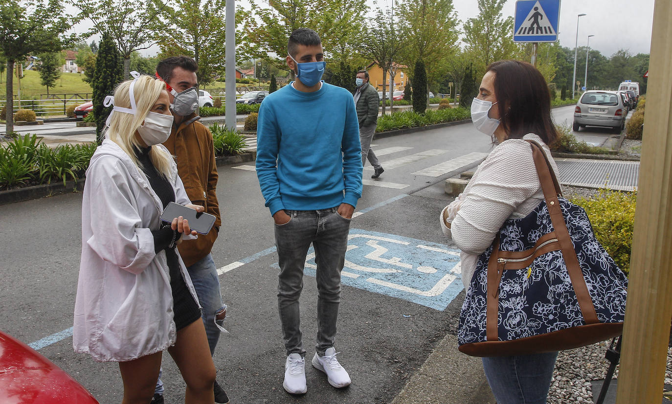 Fotos: «Emoción y pena» en la salida de los trabajadores de la Residencia Fernando Arce