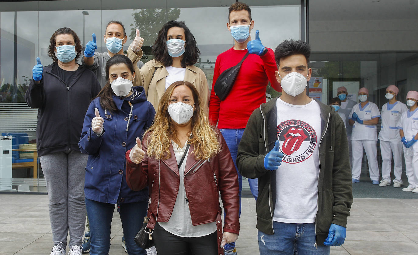 Fotos: «Emoción y pena» en la salida de los trabajadores de la Residencia Fernando Arce