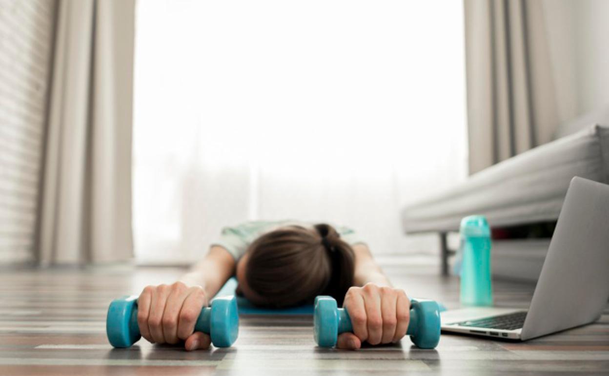 Quema calorías con estas rutinas de entrenamiento en casa