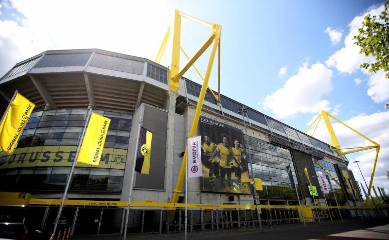 Vista exterior del Signal Iduna Park. 