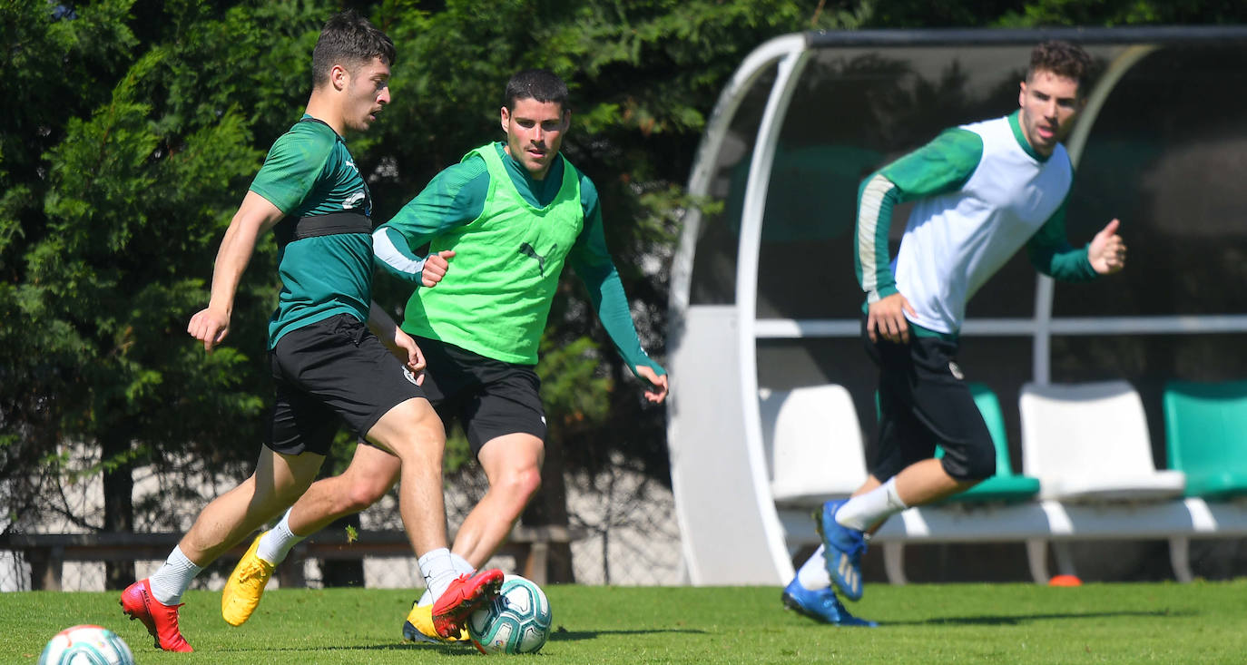 Fotos: Primer entrenamiento en grupo del Racing tras el desconfinamiento