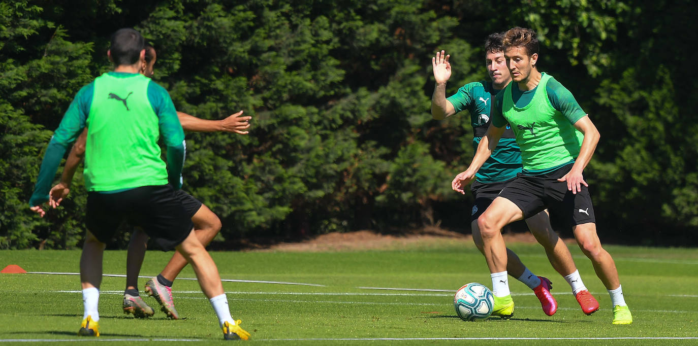 Fotos: Primer entrenamiento en grupo del Racing tras el desconfinamiento