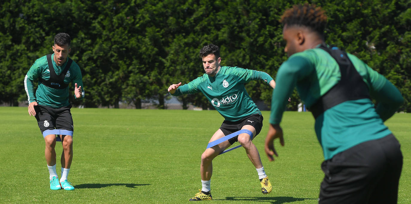 Fotos: Primer entrenamiento en grupo del Racing tras el desconfinamiento