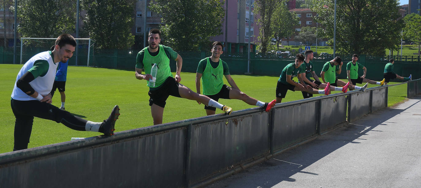 Fotos: Primer entrenamiento en grupo del Racing tras el desconfinamiento