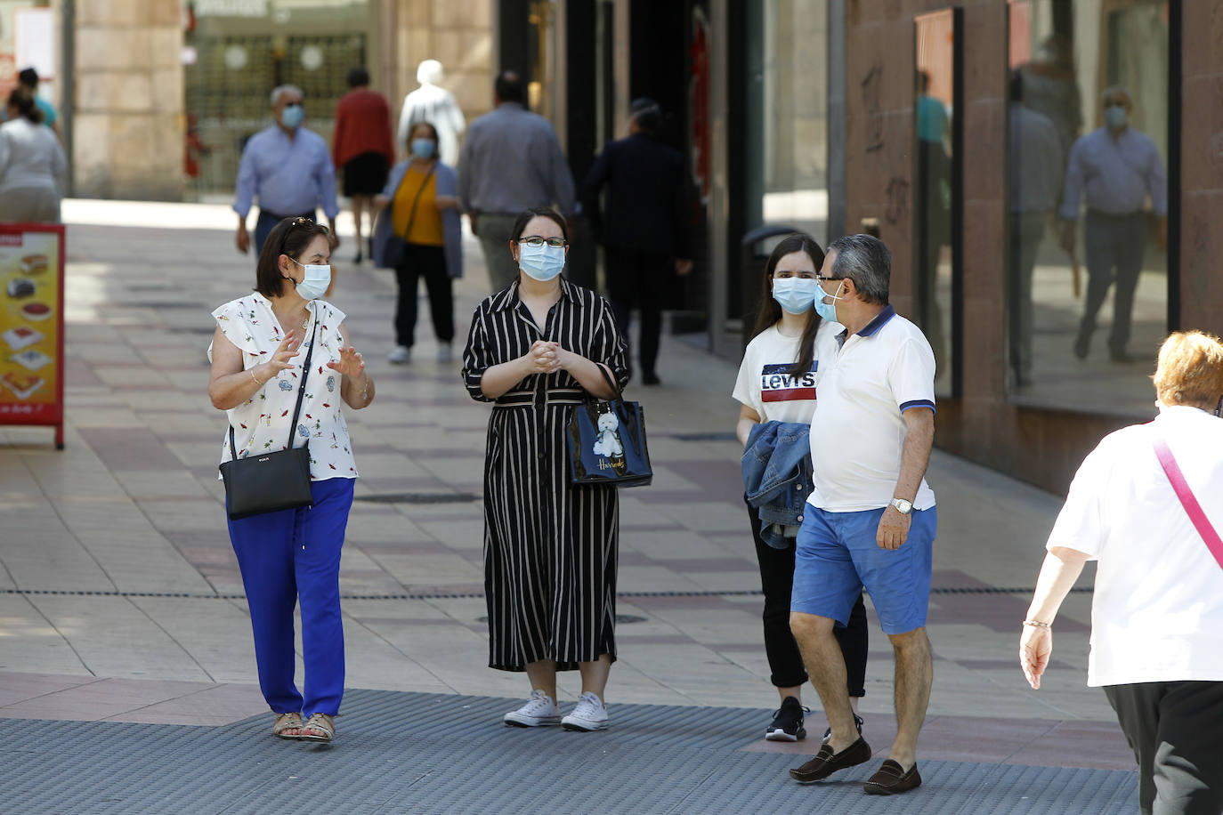 Fotos: Todos con mascarillas en el primer dia de uso obligado