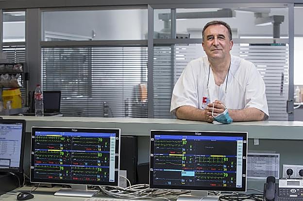 «Cuando un paciente grave sale de la UCI se te olvida todo, es el premio que quieres conseguir»