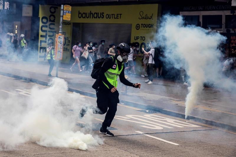 La tensión acumulada durante los últimos días en Hong Kong sobre la nueva ley de seguridad impuesta desde China se ha traducido en una multitudinaria protesta y una carga policial en la zona de Causeway Bay