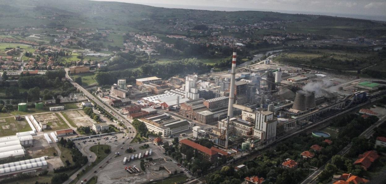 Imagen aérea del complejo industrial que Solvay tiene en la localidad de Barreda. 