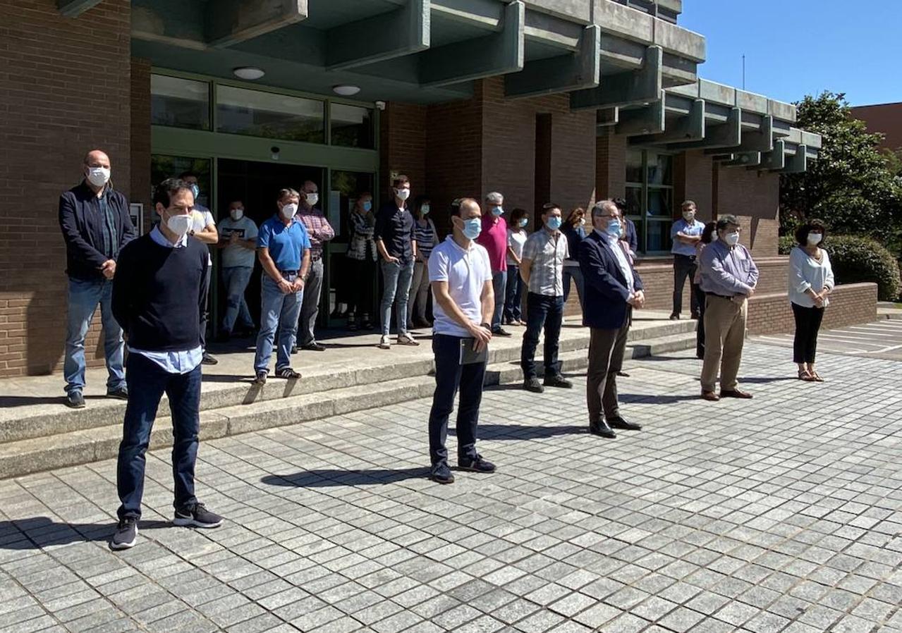 Fotos: Cantabria guarda un minuto de silencio por las víctimas del coronavirus