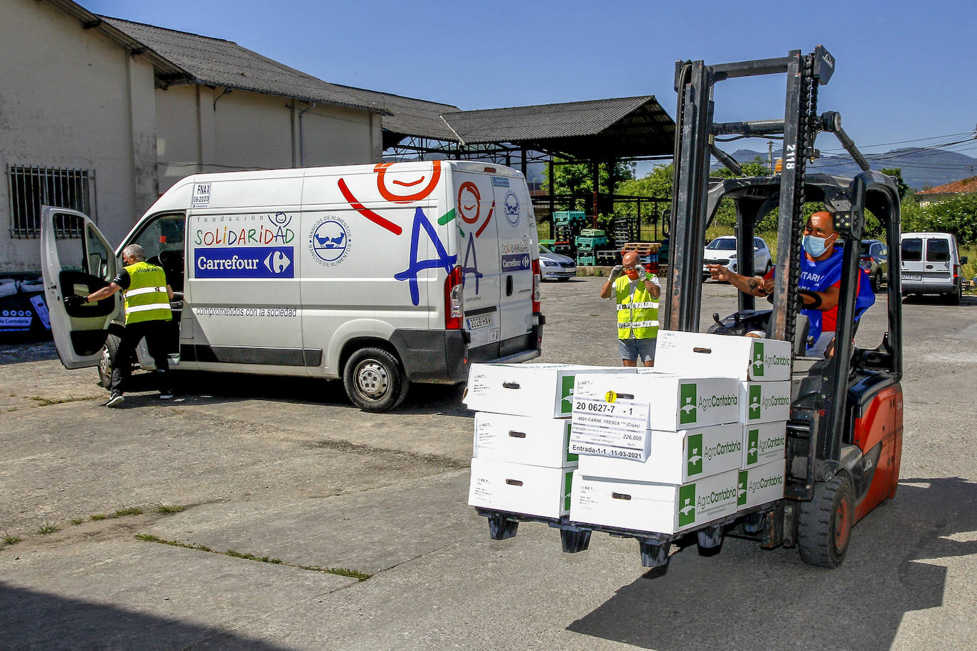 Fotos: 7.000 kilos de comida para el Banco de Alimentos de Canabria