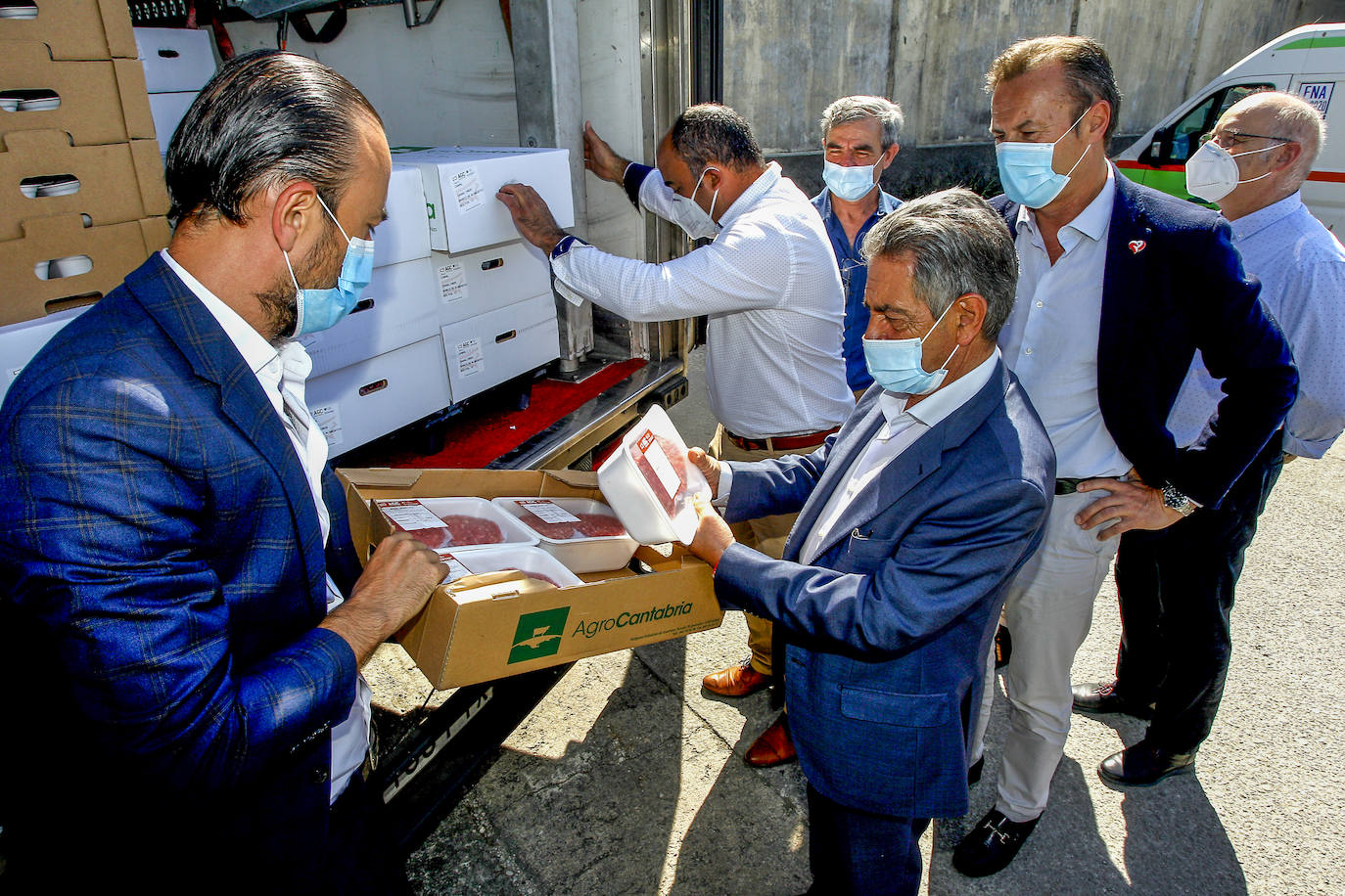 Fotos: 7.000 kilos de comida para el Banco de Alimentos de Canabria