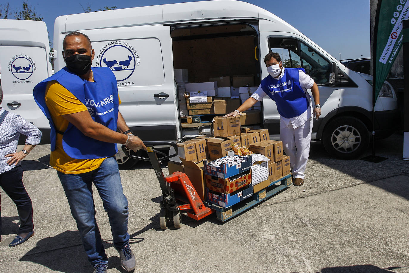 Fotos: 7.000 kilos de comida para el Banco de Alimentos de Canabria