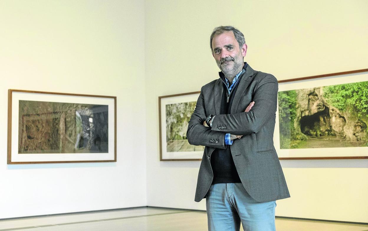 El director general de la Fundación, Íñigo Sáenz de Miera, en las salas de exposiciones del Centro Botín tras su reapertura.