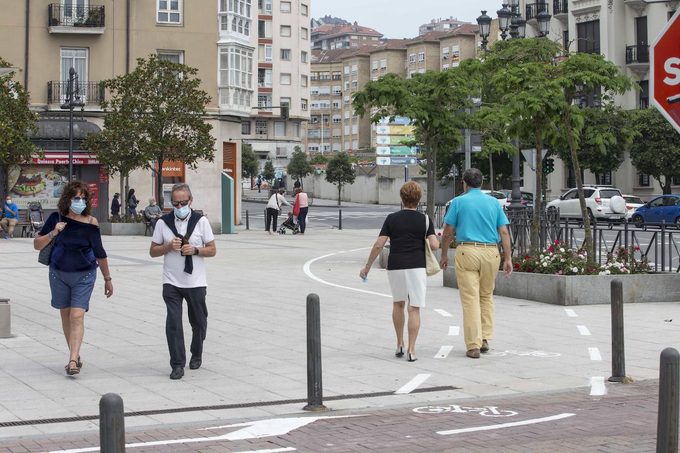 Fotos: Un carril bici lleno de obstáculos
