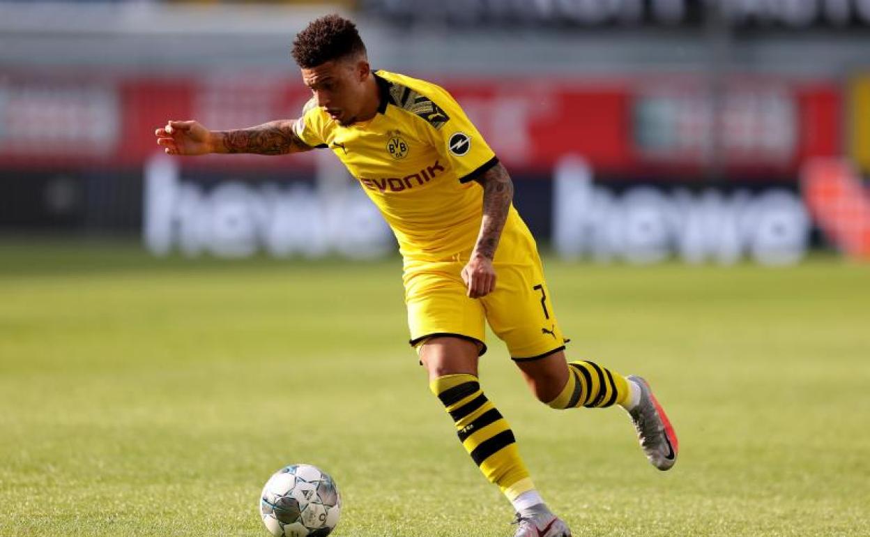 Jadon Sancho, en una acción del partido ante el Paderborn. 