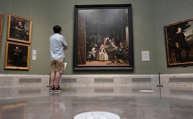 Pablo, observando 'Las meninas'.