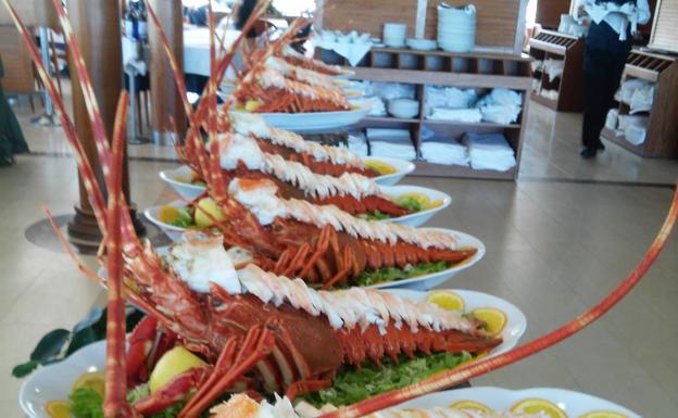 Langosta prepara del Hotel Astuy, en Isla.