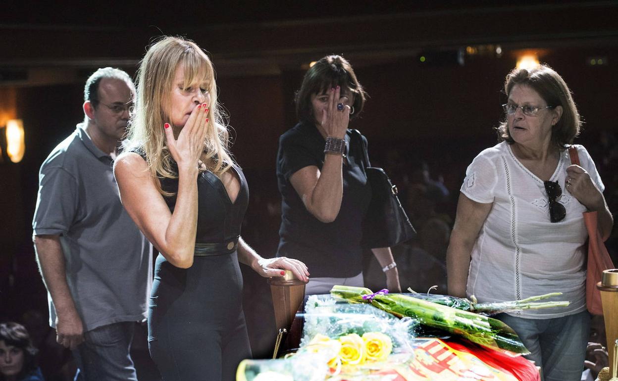 Ana Obregón durante el funeral de su hijo Álex Lequio.