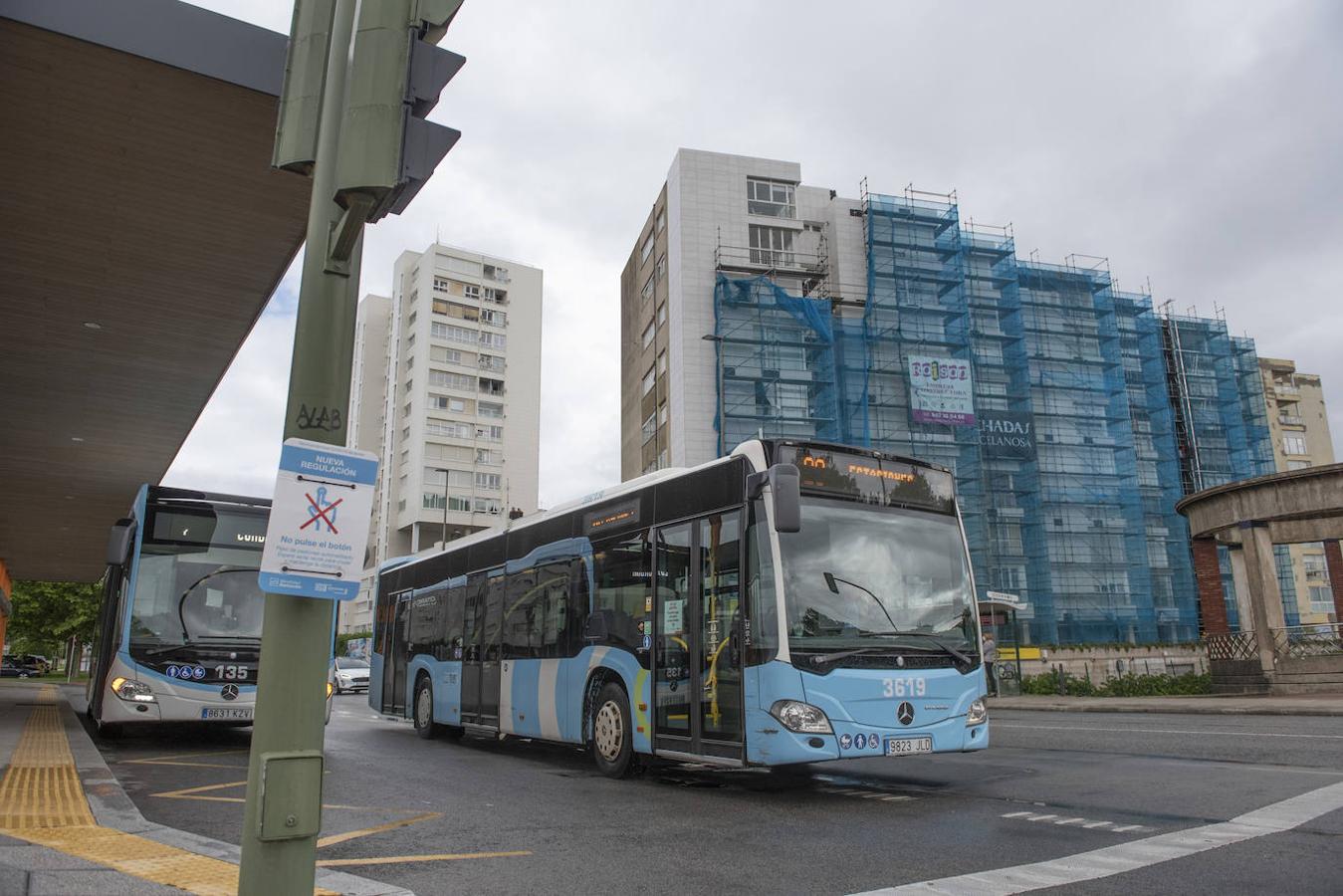 Fotos: Los autobuses de Santander, llenos de mascarillas