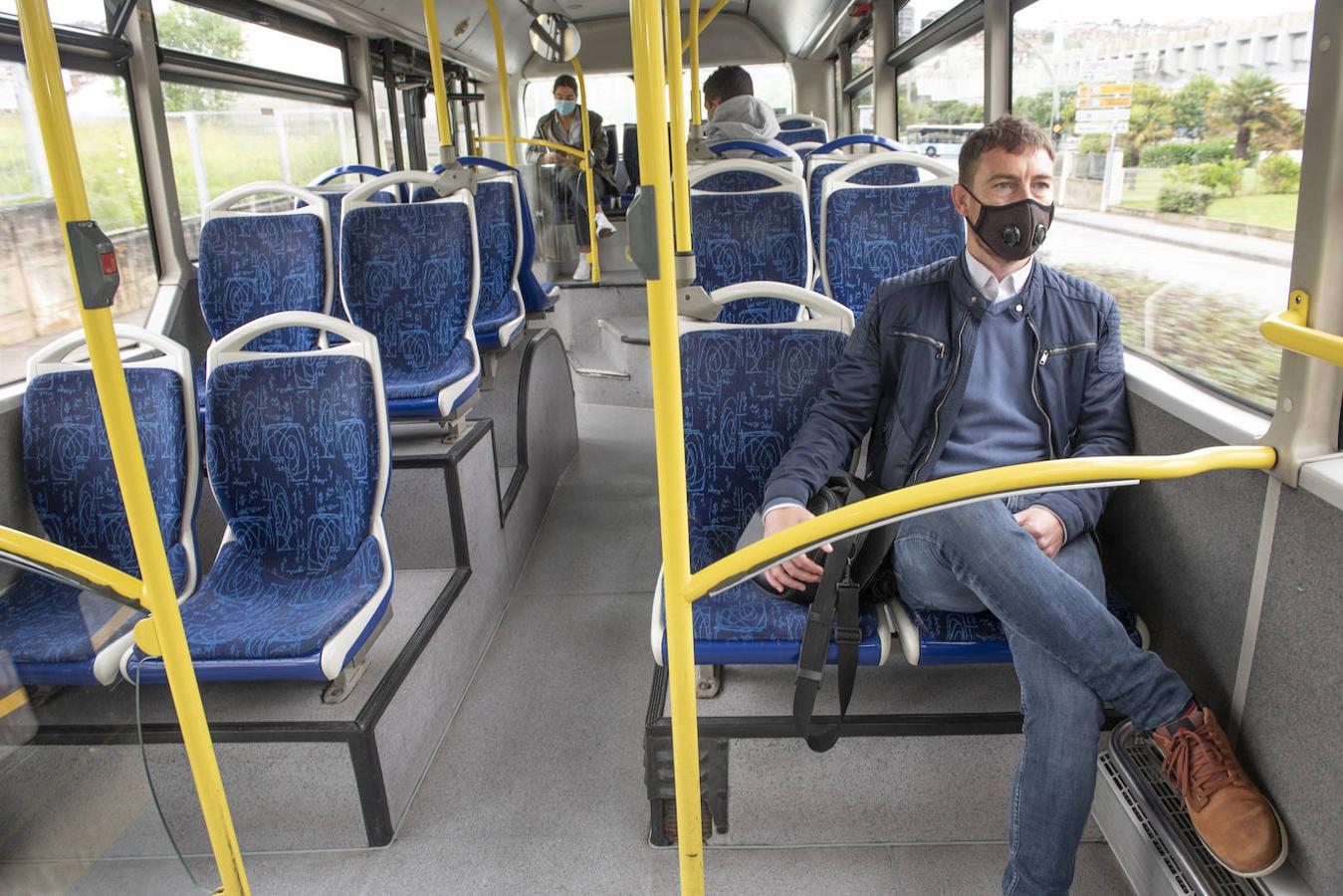 Fotos: Los autobuses de Santander, llenos de mascarillas