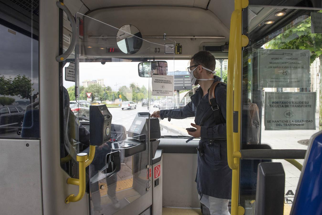 Fotos: Los autobuses de Santander, llenos de mascarillas