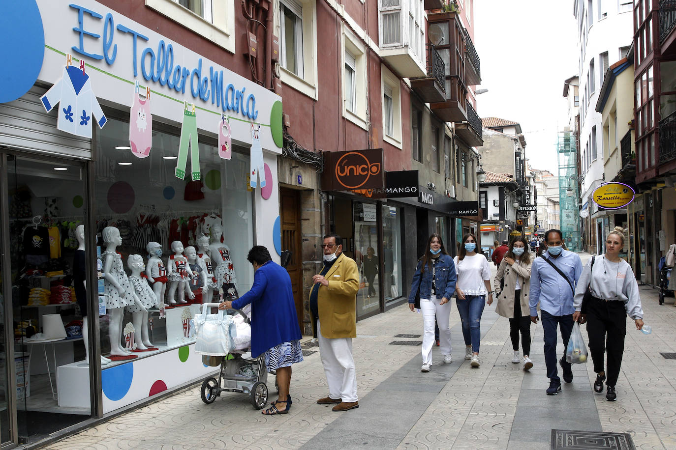 Fotos: El comercio de Torrelavega acusa la falta de clientes en junio