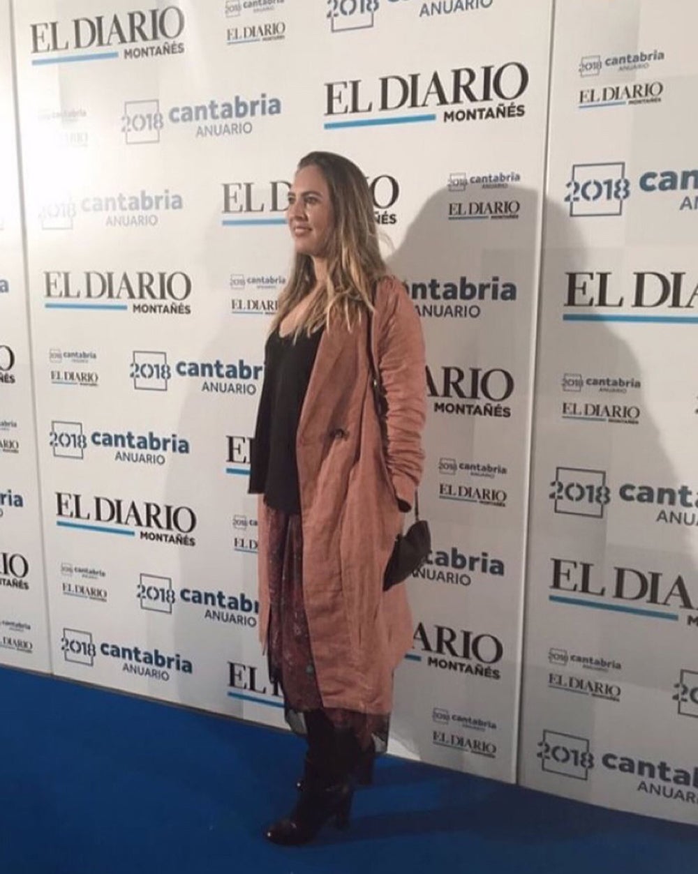 Paula Fernández posa en el 'photocall' de una de las ediciones del Anuario de El Diario Montañés.