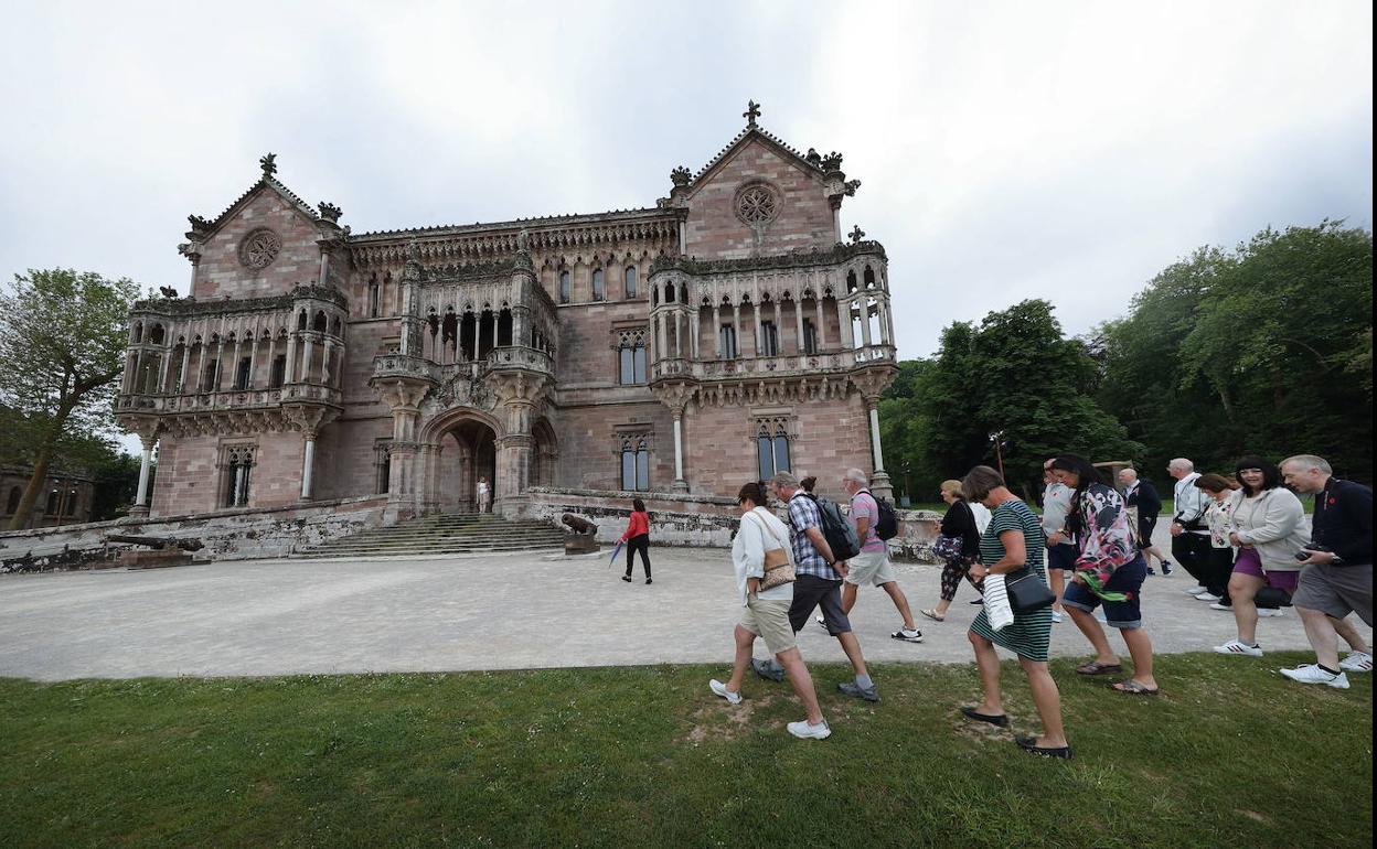 El Palacio de Sobrellano, uno de los atractivos culturales incluidos en la promoción.