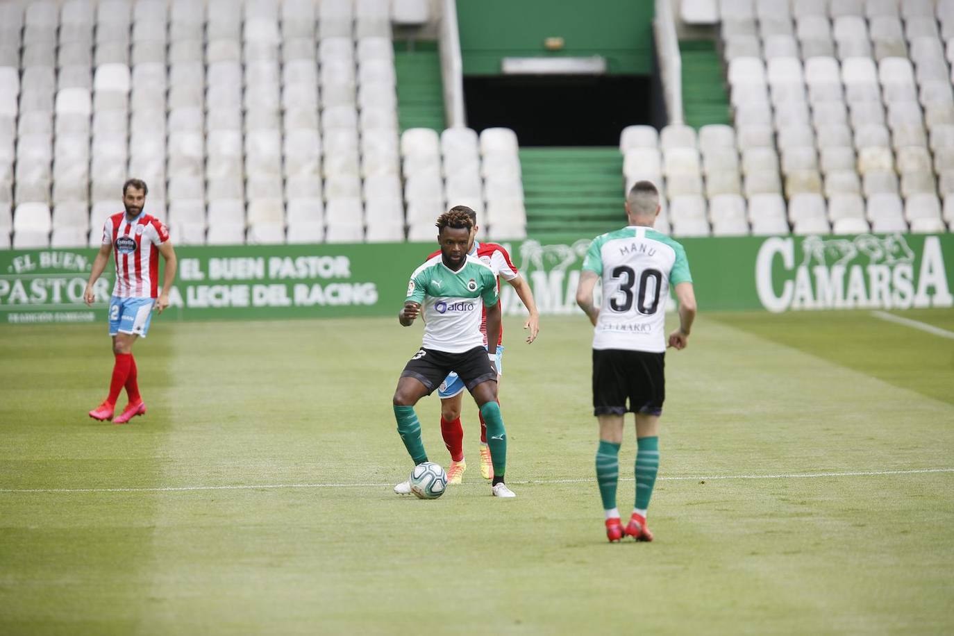 El Racing vuelve al juego tras el parón impuesto por la pandemia y lo hace ante el Lugo en los Campos de Sport de El Sardinero, con las gradas vacías