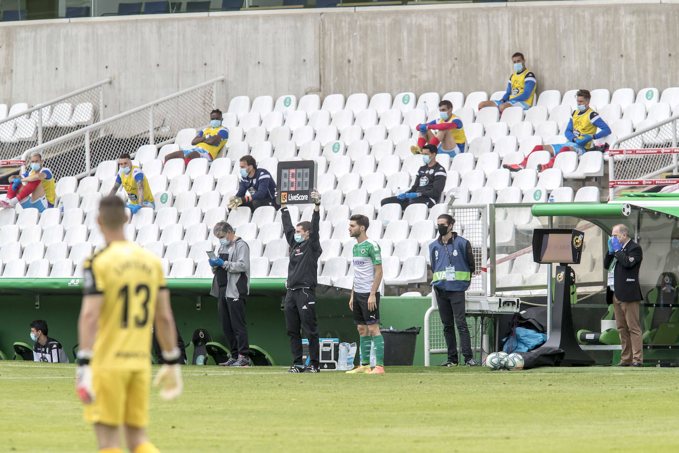 El Racing vuelve al juego tras el parón impuesto por la pandemia y lo hace ante el Lugo en los Campos de Sport de El Sardinero, con las gradas vacías