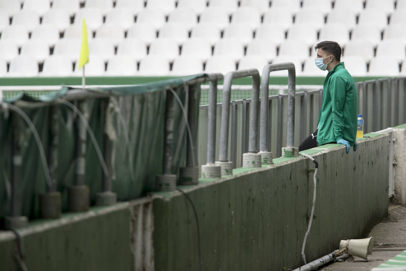 El Racing vuelve al juego tras el parón impuesto por la pandemia y lo hace ante el Lugo en los Campos de Sport de El Sardinero, con las gradas vacías