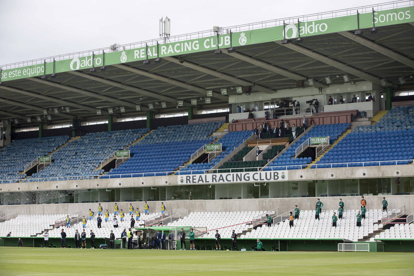 El Racing vuelve al juego tras el parón impuesto por la pandemia y lo hace ante el Lugo en los Campos de Sport de El Sardinero, con las gradas vacías