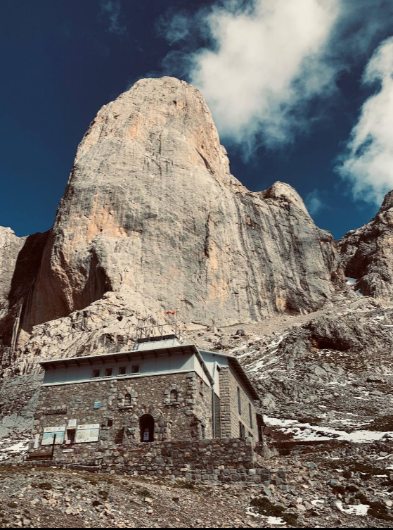 Fotos: Nieve en Picos de Europa en junio