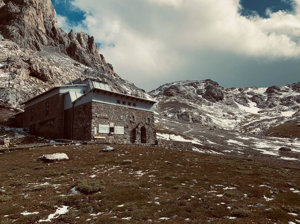 Fotos: Nieve en Picos de Europa en junio