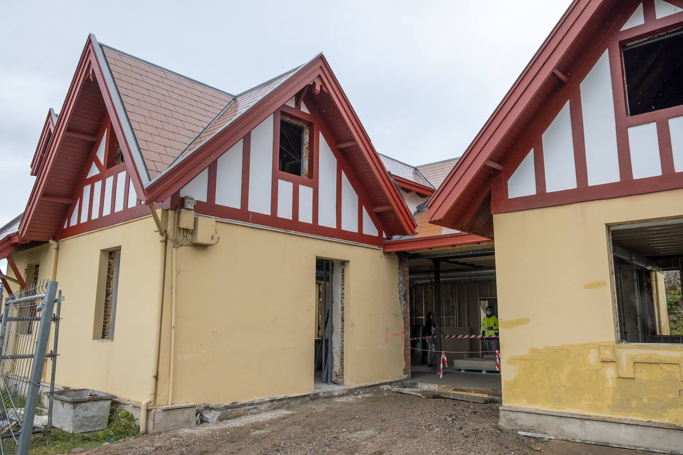 Los trabajos en el gran edificio de la península de La Magdalena estarán acabados «para mediados de julio»