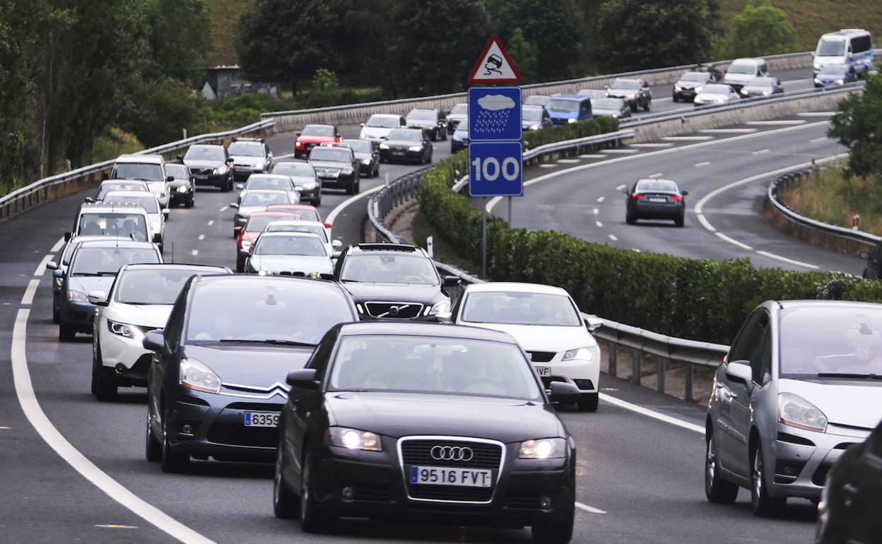 El viernes se espera una avalancha de conductores vascos en dirección a Cantabria.