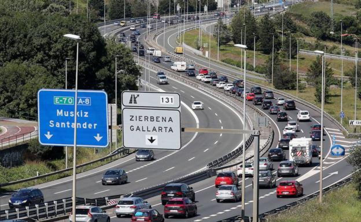 La Ertzaintza espera más de 47.000 trayectos del País Vasco a Cantabria este fin de semana