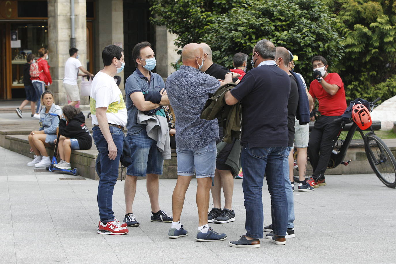 Fotos: Concentración de los trabajadores de Sniace en Torrelavega